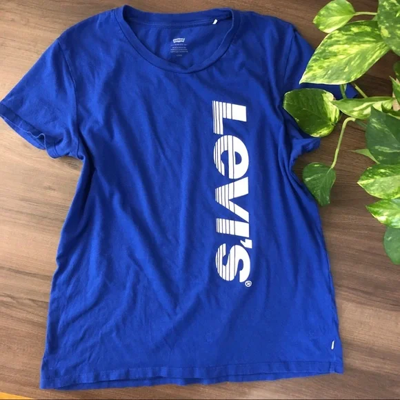 *SOLD* Levi's Graphic Print Blue Tee Shirt - Picture 2 of 7